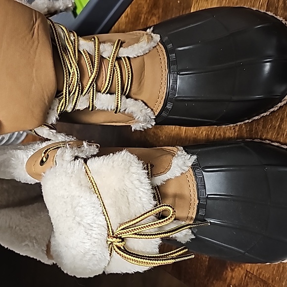 Fuzzy Duck Boots - Picture 6 of 6